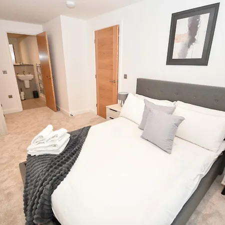 Appartement Your Away From In Ls9 *